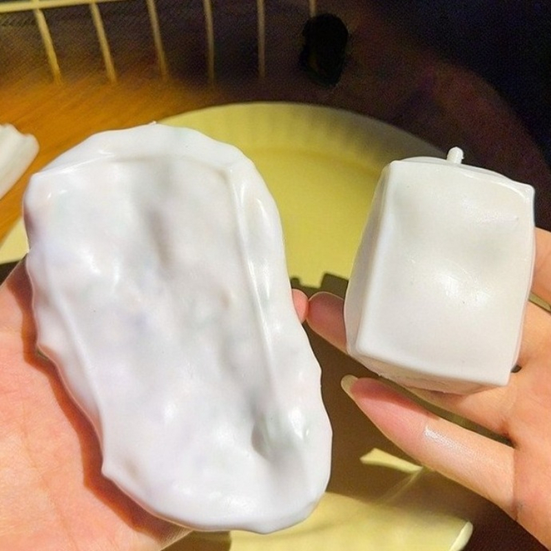 Novelty Gifts - Balle anti-stress en forme de tofu,
